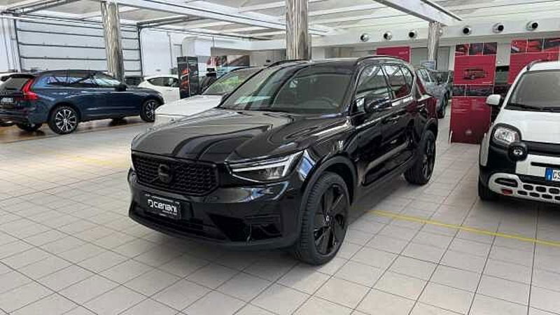 Volvo XC40 2.0 b3 Ultra Black Edition auto nuova a Legnano