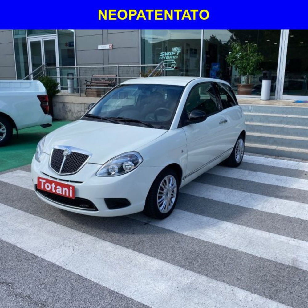 Lancia Ypsilon usata a L'Aquila