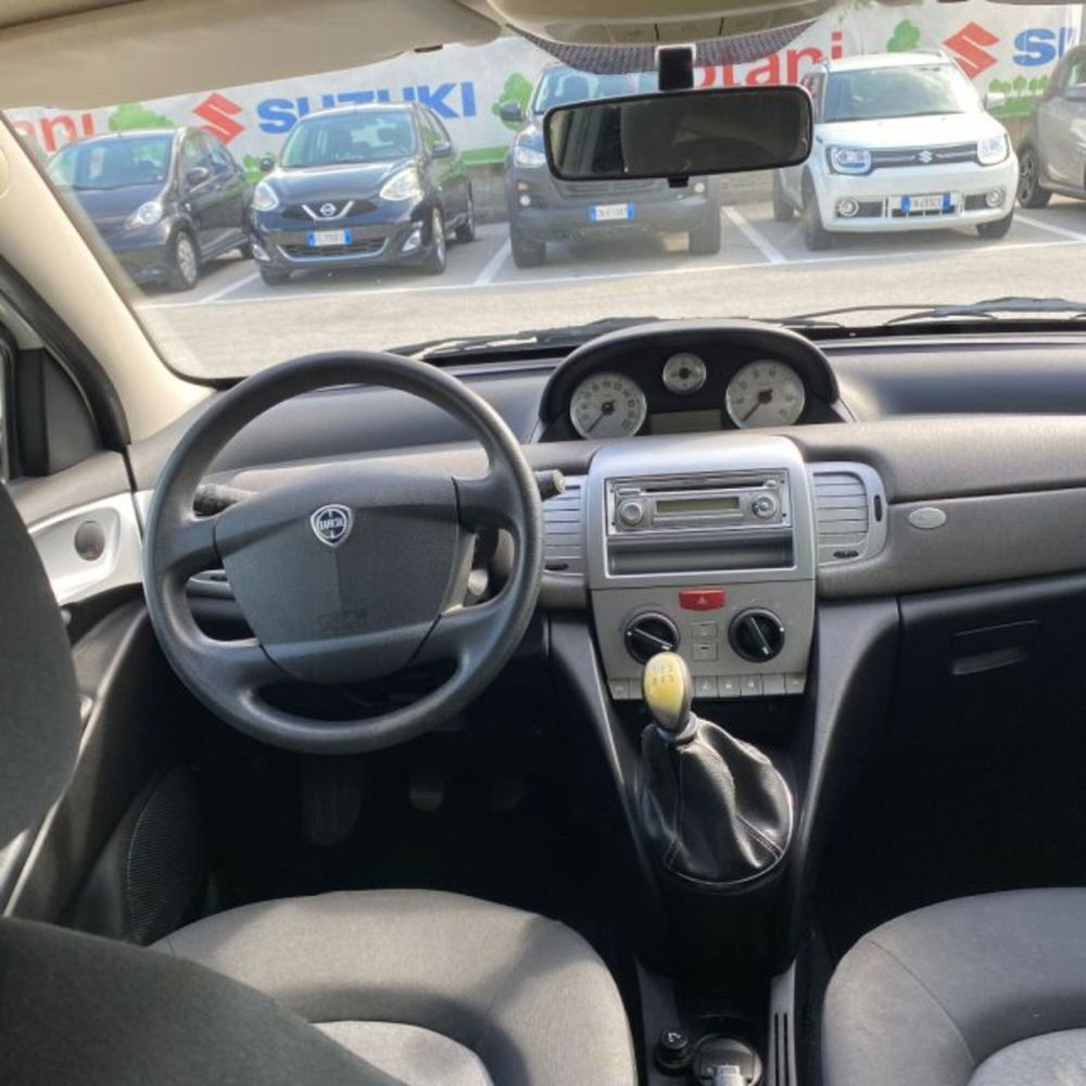 Lancia Ypsilon usata a L'Aquila (6)