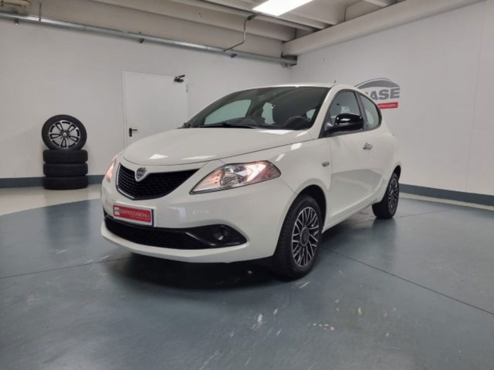 Lancia Ypsilon usata a Brescia (16)