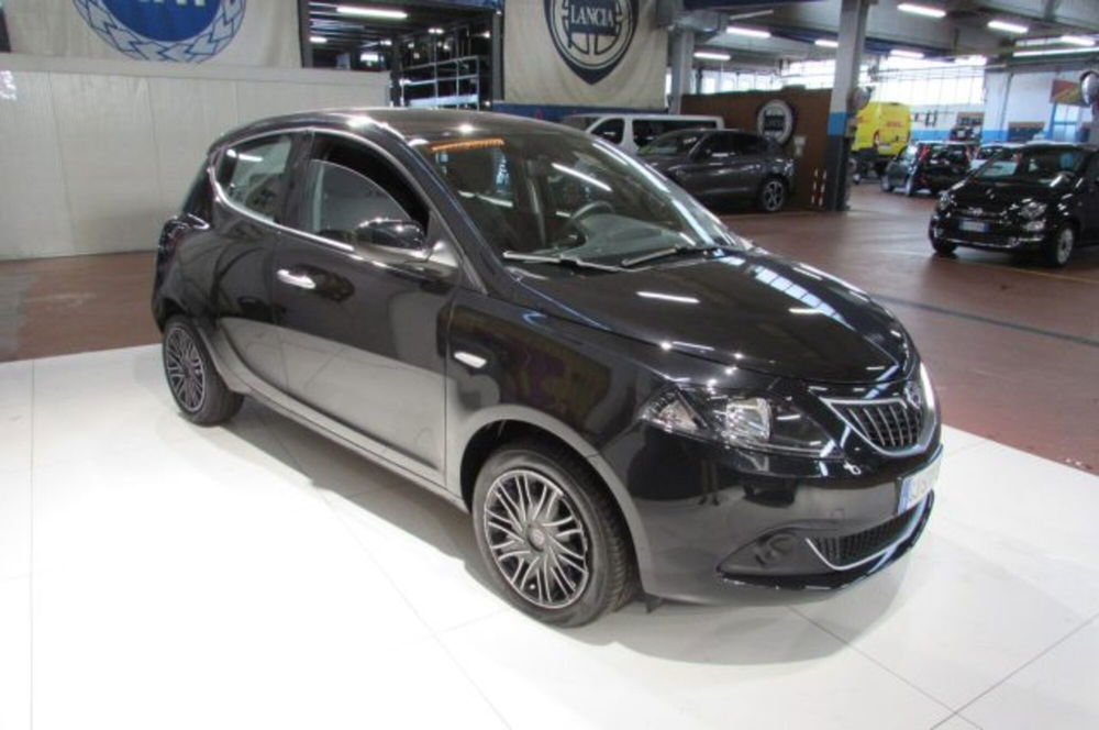 Lancia Ypsilon usata a Milano (2)