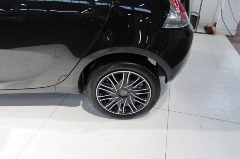 Lancia Ypsilon usata a Milano (4)