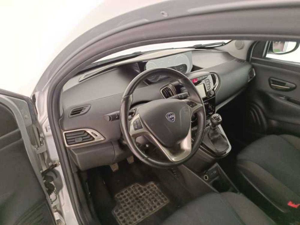 Lancia Ypsilon usata a Treviso (10)