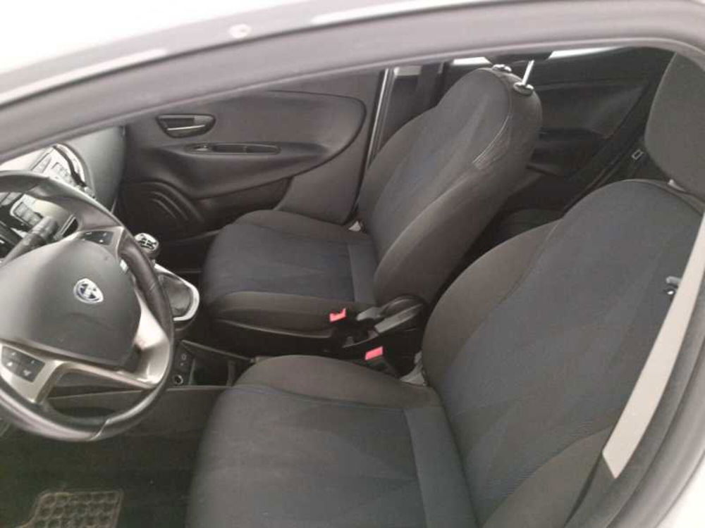 Lancia Ypsilon usata a Treviso (11)