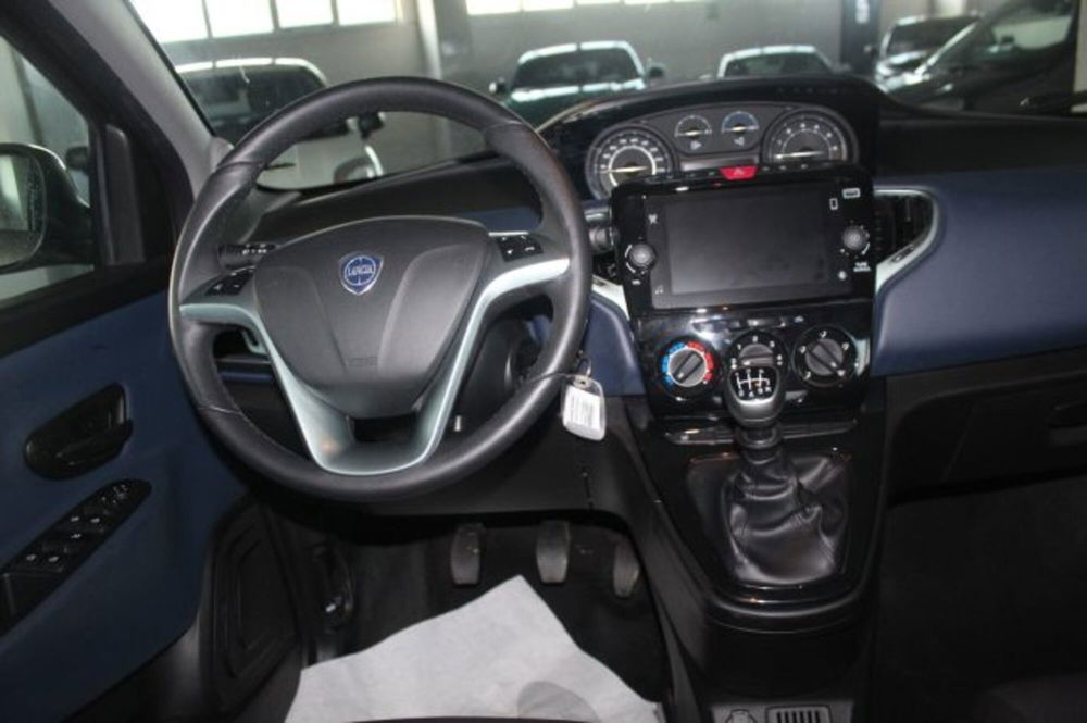 Lancia Ypsilon usata a Terni (11)