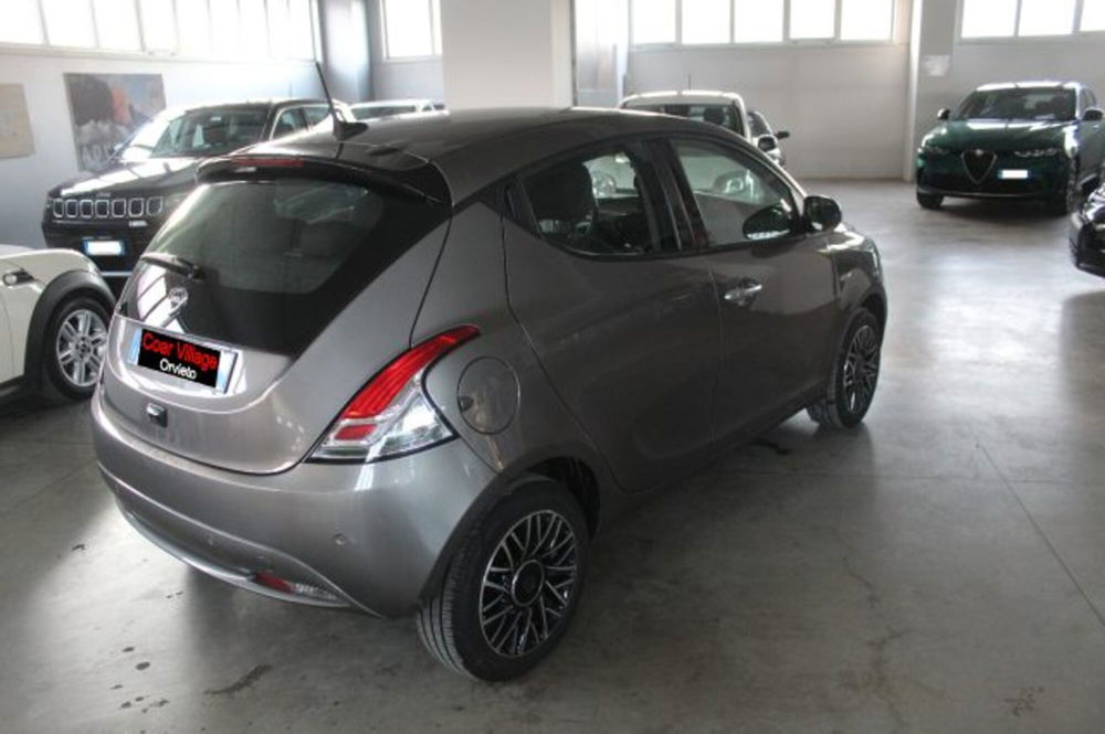 Lancia Ypsilon usata a Terni (4)