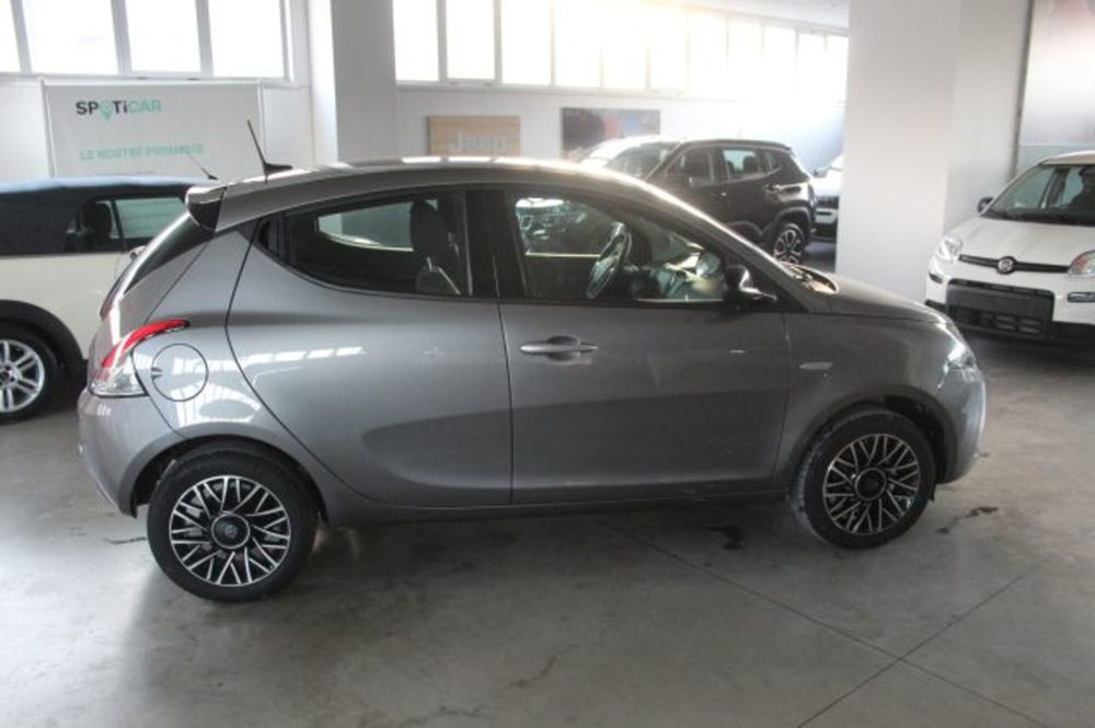 Lancia Ypsilon usata a Terni (6)