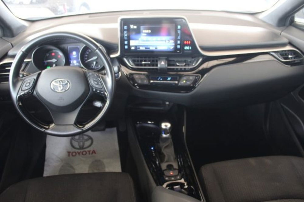 Toyota Toyota C-HR usata a Roma (9)