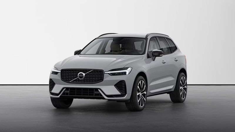 Volvo XC60 T6 Recharge AWD Plug-in Hybrid aut. Plus Dark nuova a Como