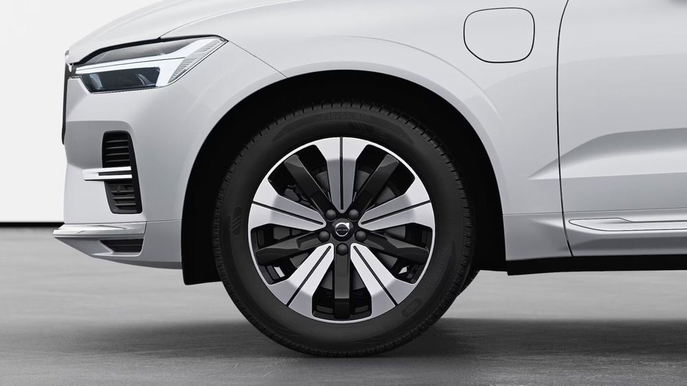 Volvo XC60 nuova a Como (4)