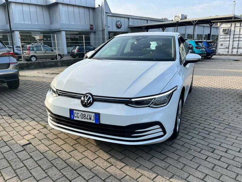 Volkswagen Golf 1.0 TSI EVO Life del 2021 usata a Milano