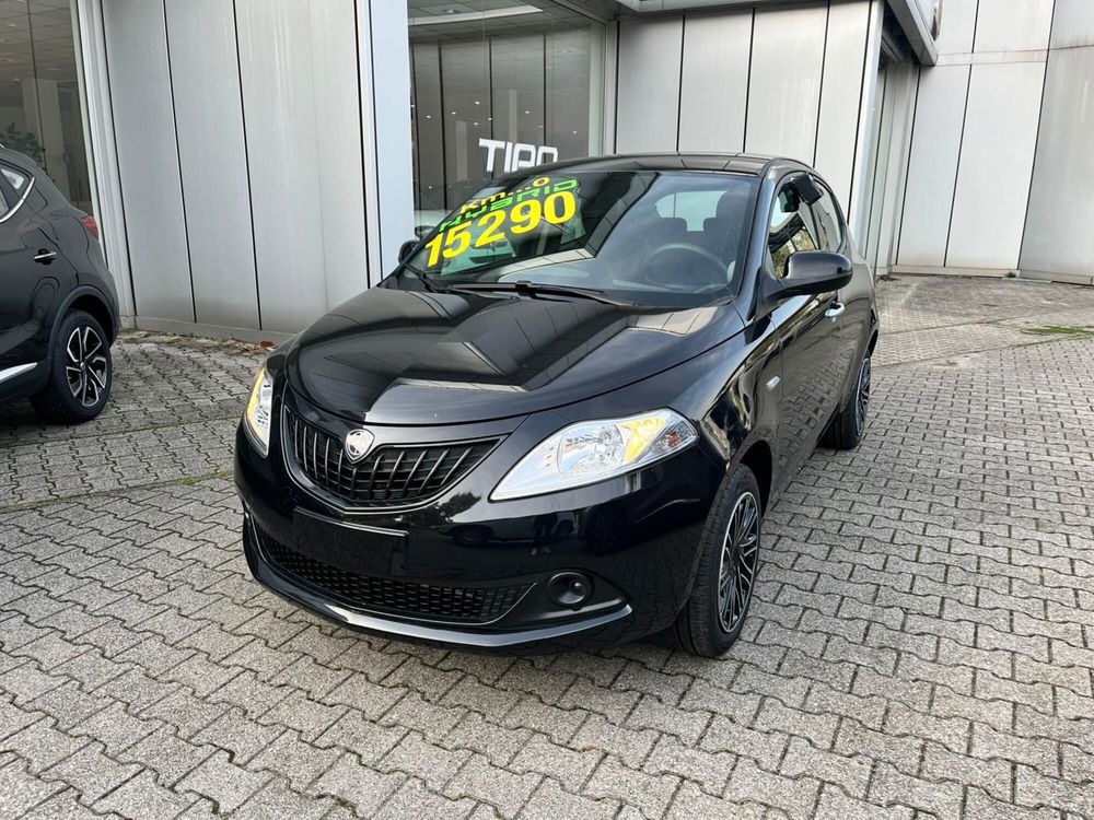 Lancia Ypsilon nuova a Milano