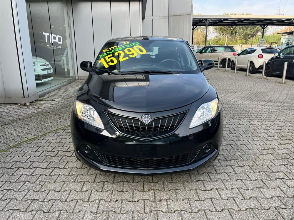 Lancia Ypsilon nuova a Milano (2)