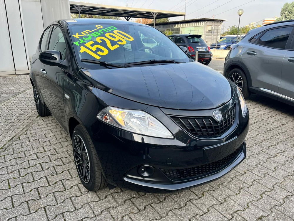 Lancia Ypsilon nuova a Milano (3)