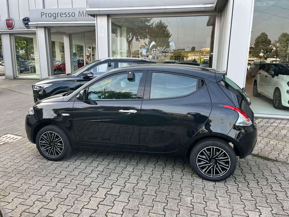 Lancia Ypsilon nuova a Milano (4)