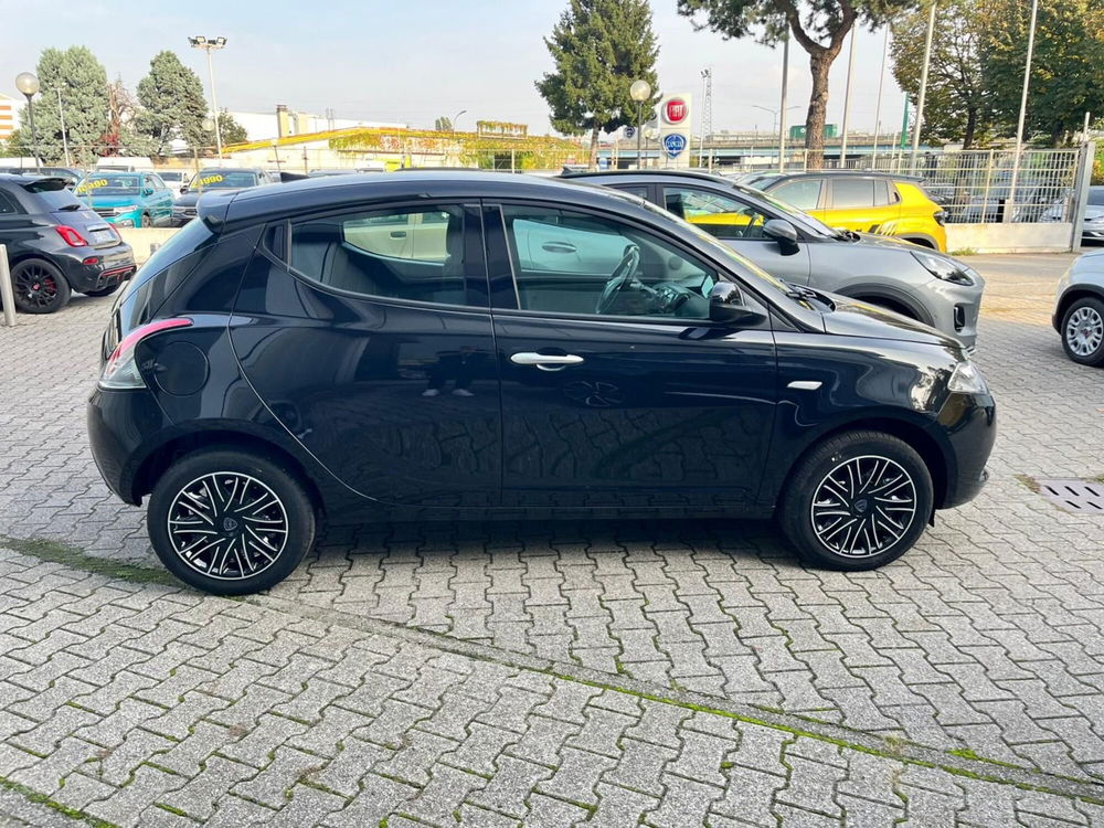 Lancia Ypsilon nuova a Milano (5)