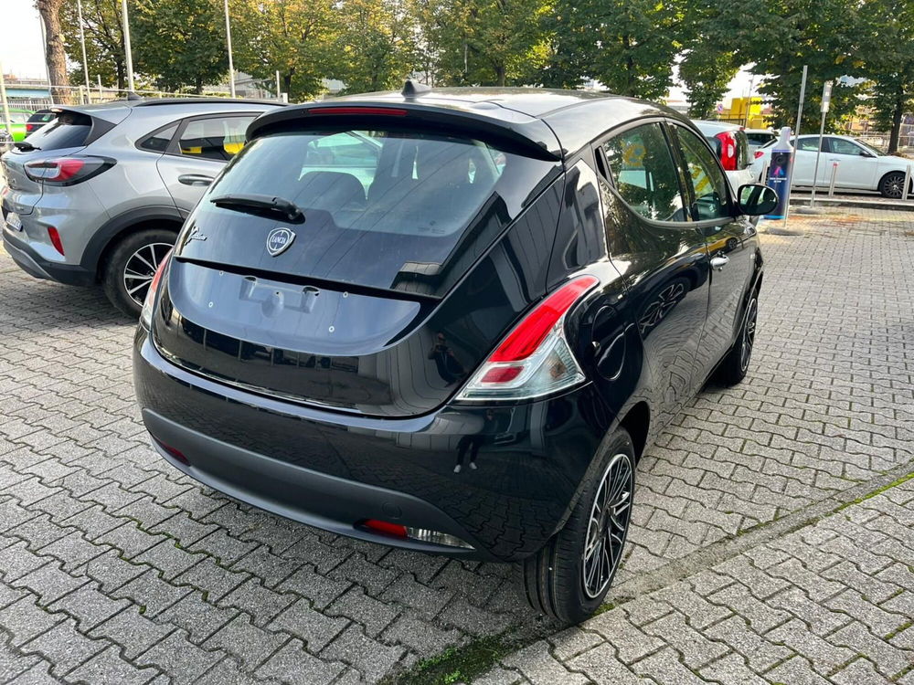 Lancia Ypsilon nuova a Milano (7)