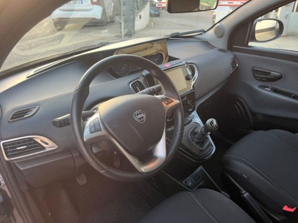 Lancia Ypsilon usata a Trapani (16)