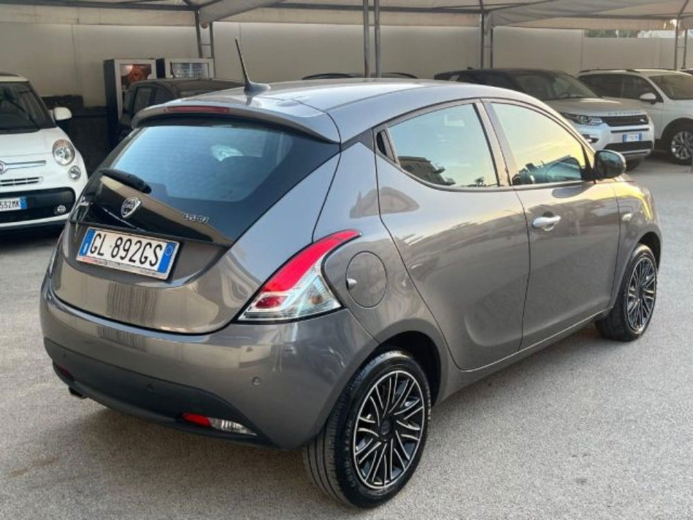 Lancia Ypsilon usata a Trapani (6)