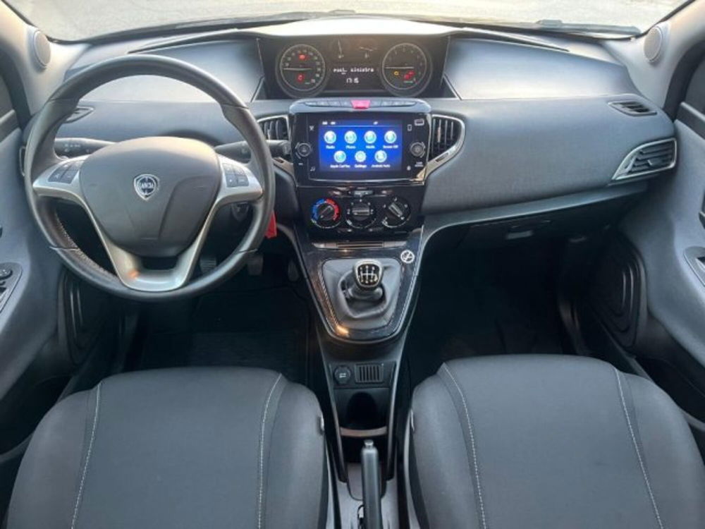 Lancia Ypsilon usata a Trapani (9)