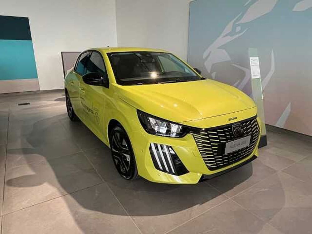 Peugeot 208 nuova a Milano