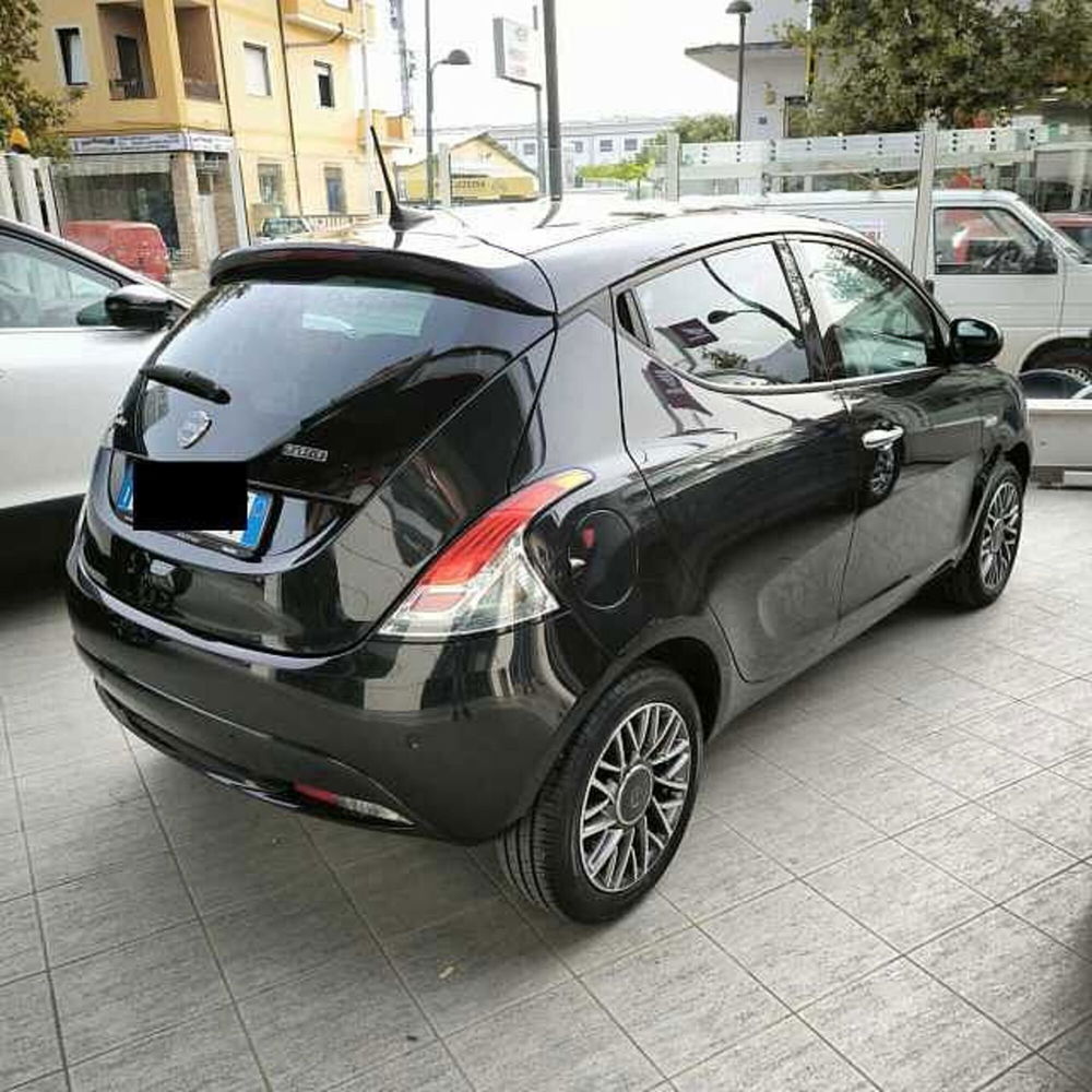 Lancia Ypsilon usata a Pescara (2)