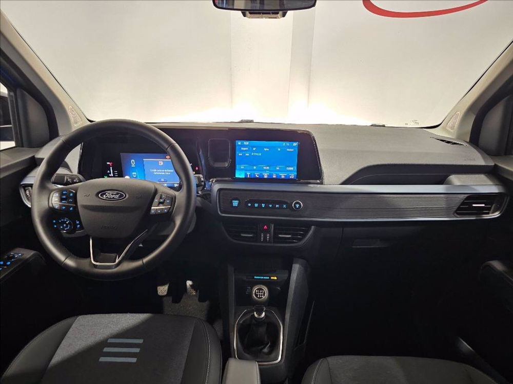 Ford Tourneo Courier nuova a Palermo (9)