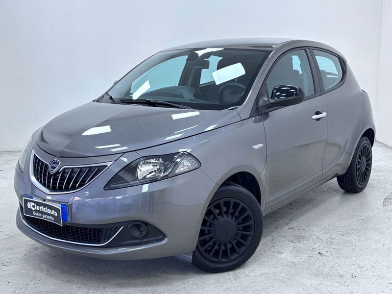 Lancia Ypsilon 1.0 FireFly 5 porte S&amp;S Hybrid Ecochic Silver  del 2021 usata a Lurate Caccivio