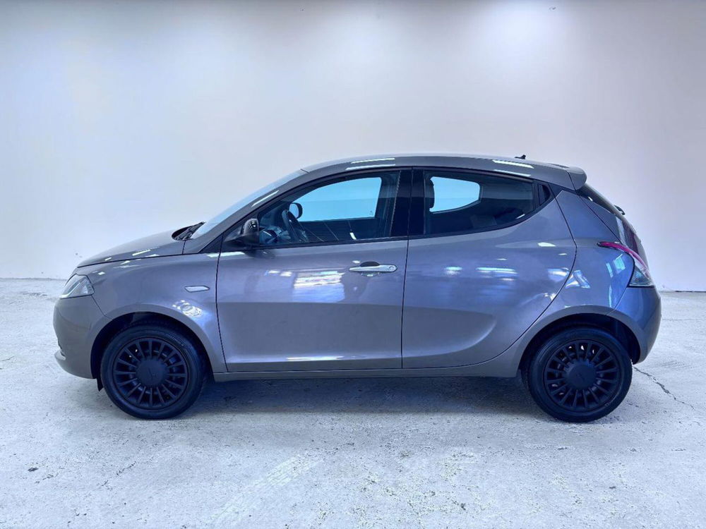 Lancia Ypsilon usata a Como (8)