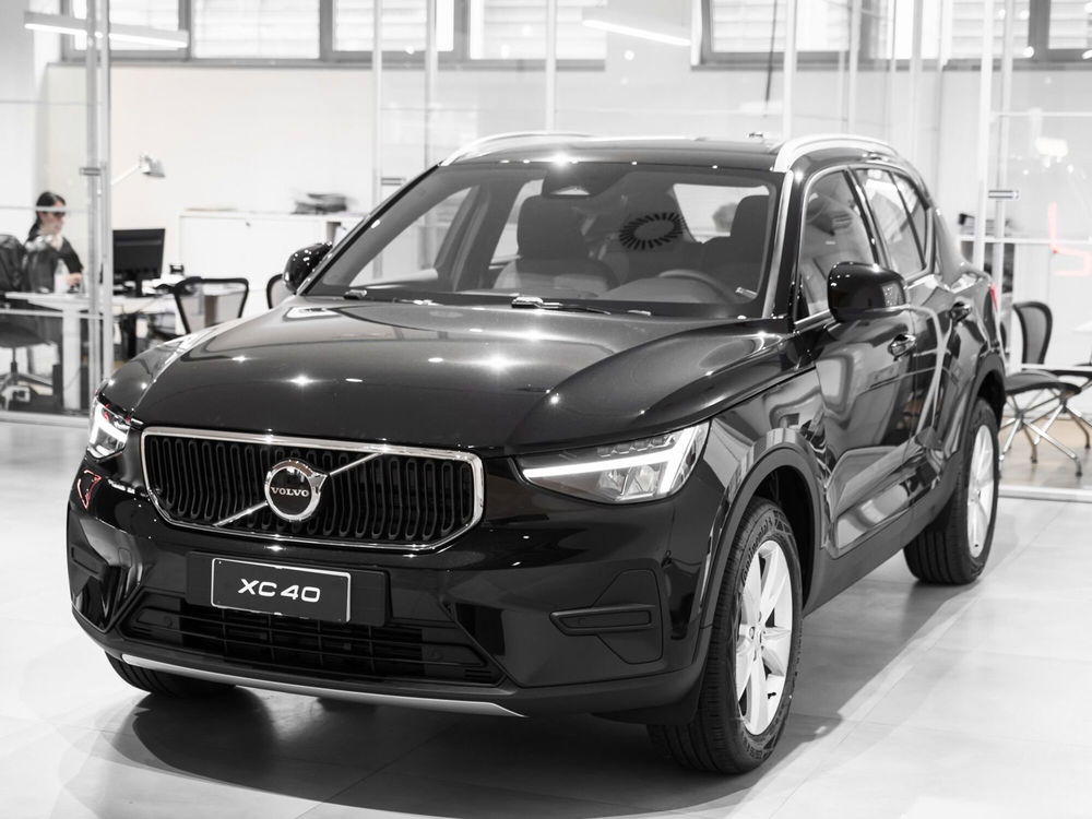 Volvo XC40 nuova a Prato (2)