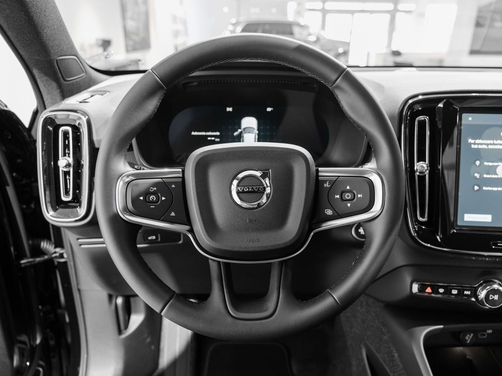 Volvo XC40 nuova a Prato (6)