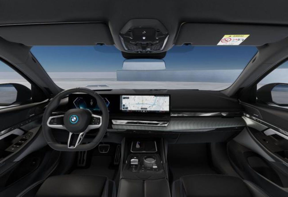 BMW i5 Touring nuova a Modena (11)