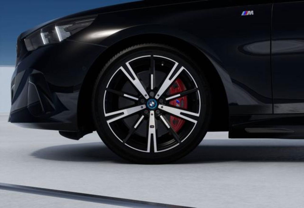 BMW i5 Touring nuova a Modena (8)