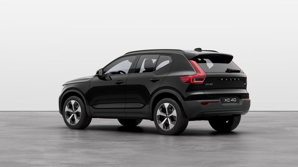 Volvo XC40 nuova a Como (2)