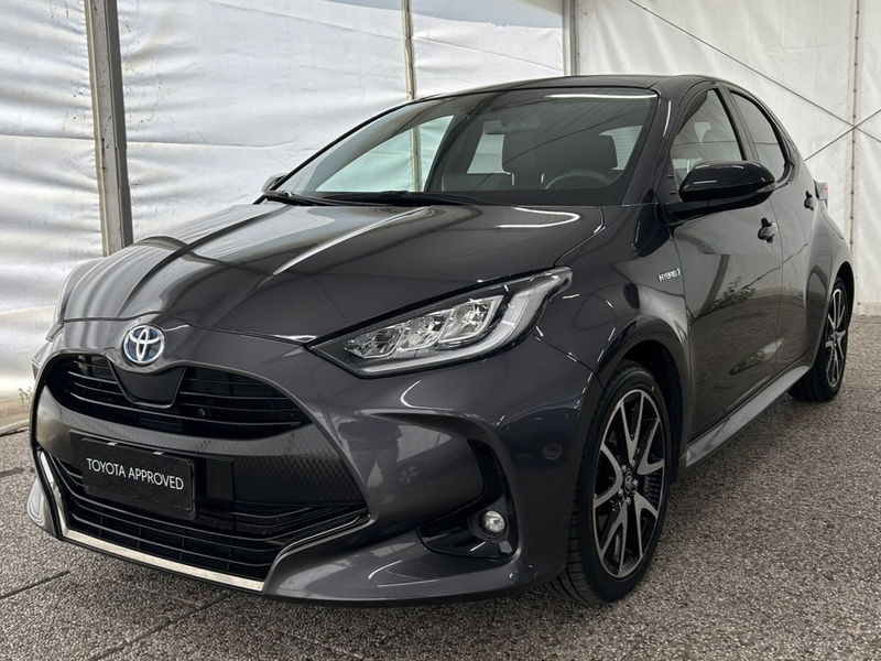 Toyota Yaris 1.5 Hybrid 5 porte Lounge del 2021 usata a Monza