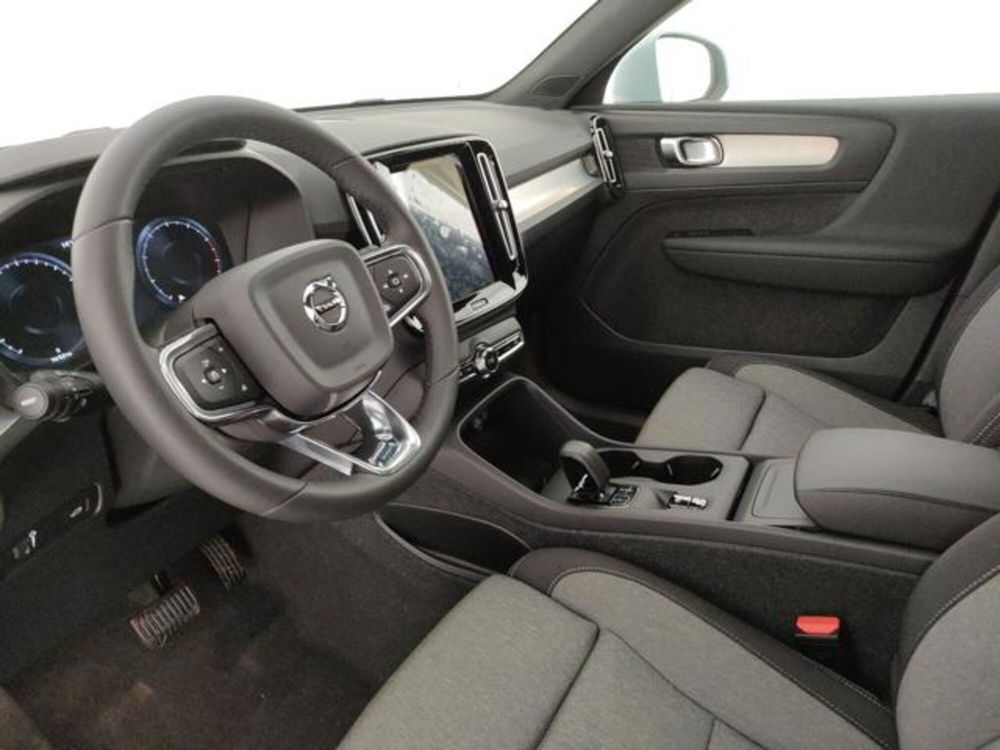 Volvo XC40 nuova a Modena (9)