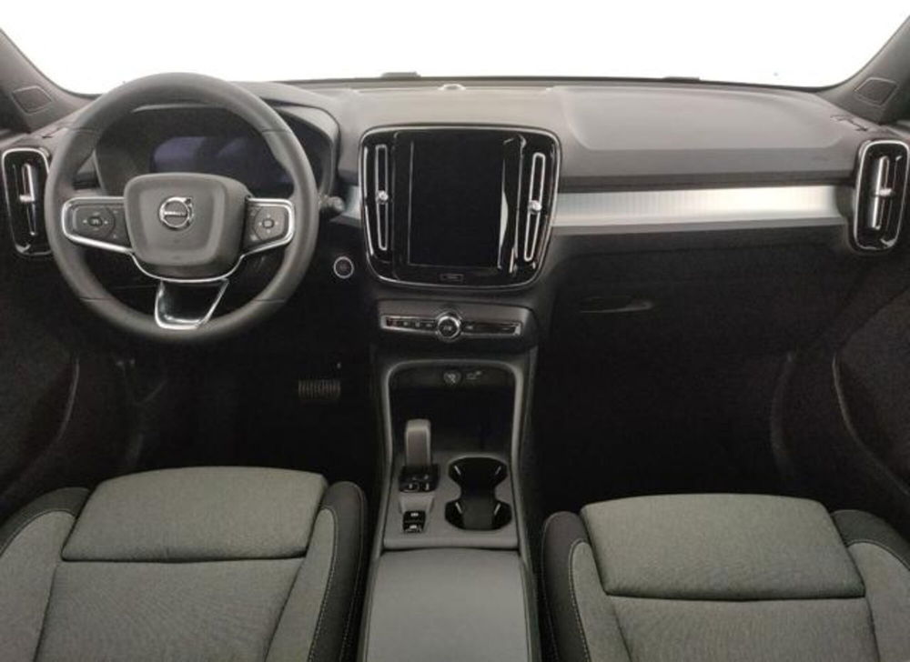 Volvo XC40 nuova a Modena (10)