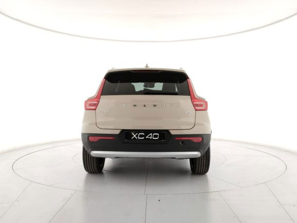 Volvo XC40 nuova a Modena (4)