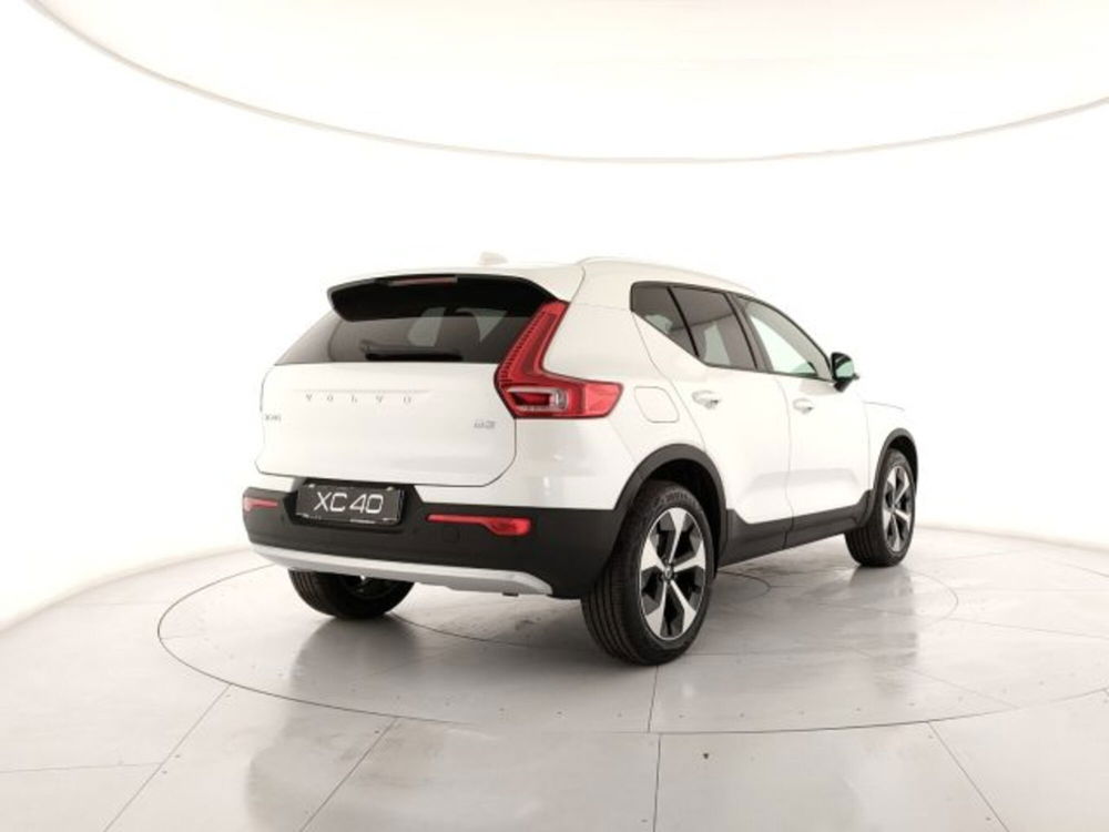 Volvo XC40 nuova a Modena (5)