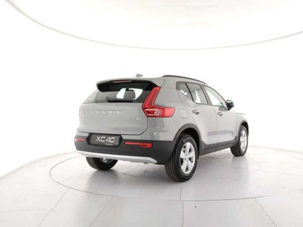 Volvo XC40 nuova a Modena (5)