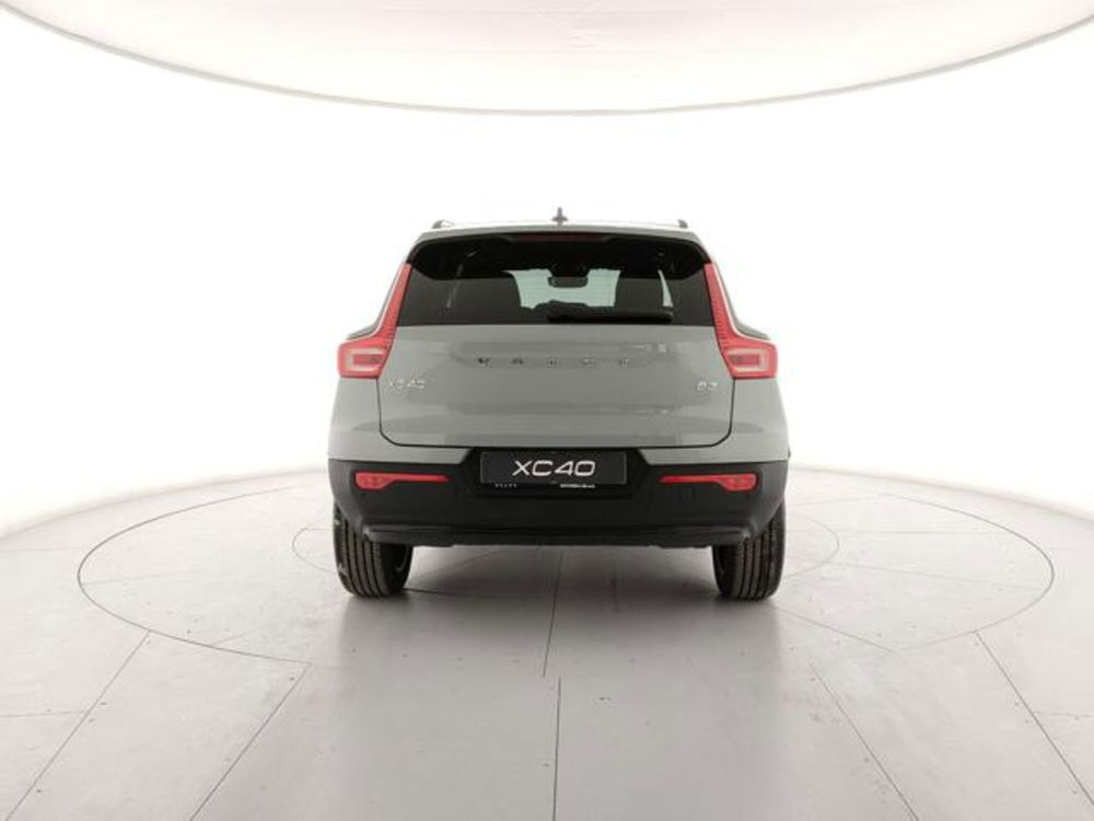 Volvo XC40 nuova a Modena (4)