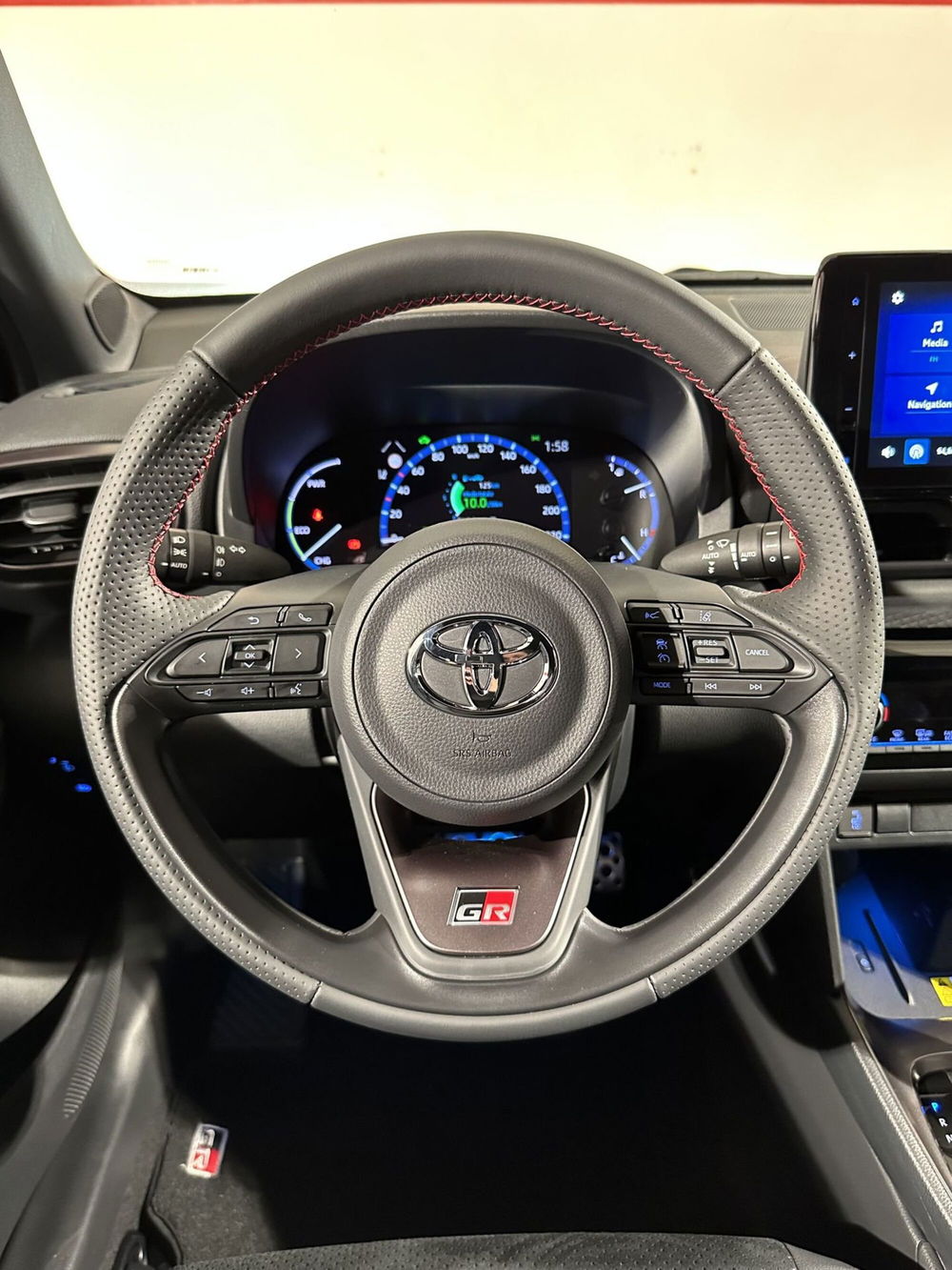 Toyota Yaris Cross nuova a Lecco (12)