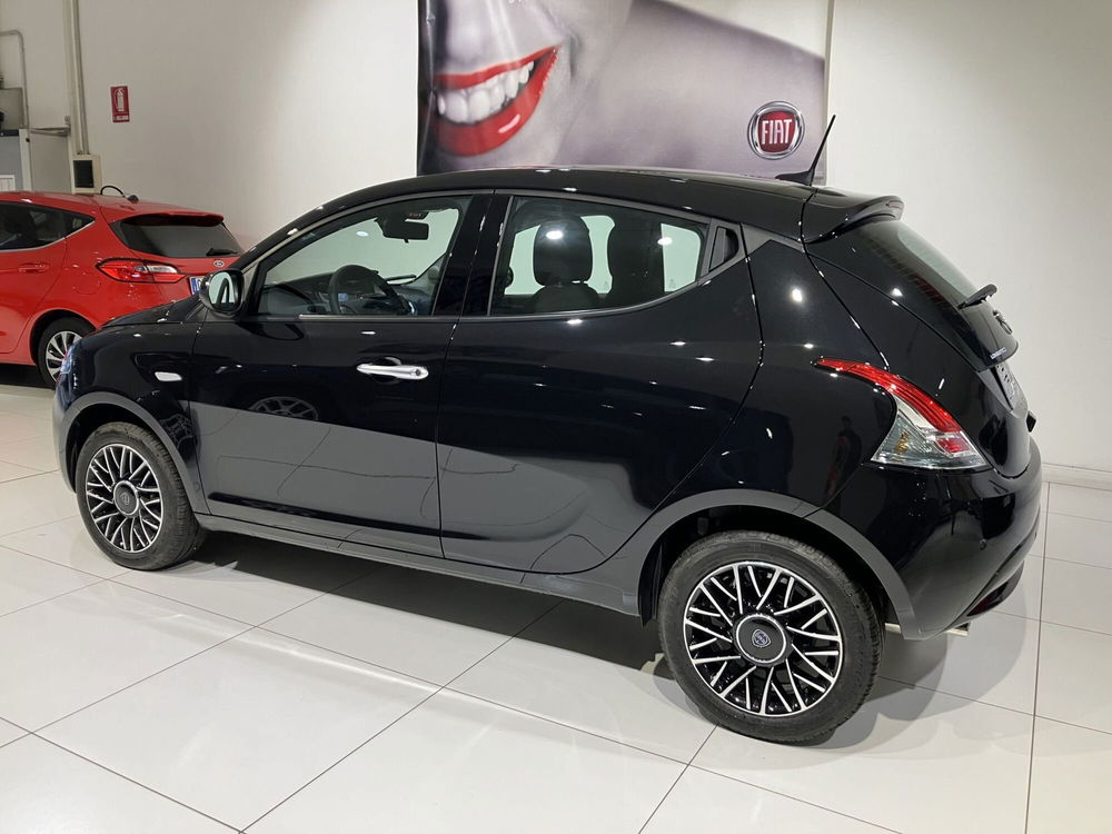 Lancia Ypsilon nuova a Parma (4)