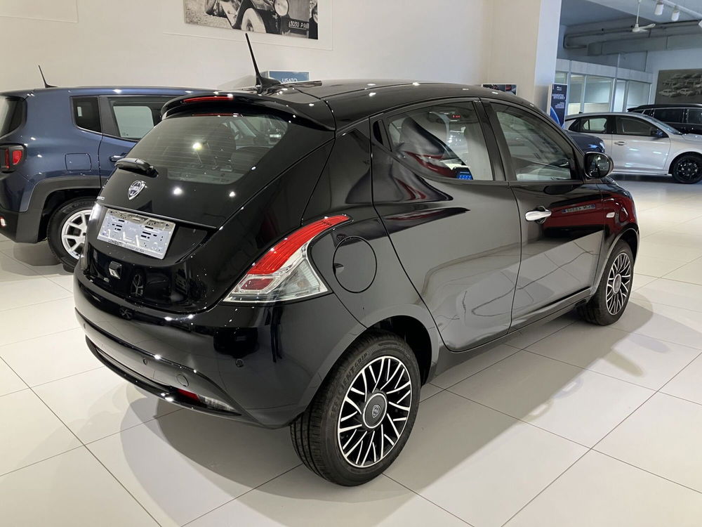 Lancia Ypsilon nuova a Parma (6)