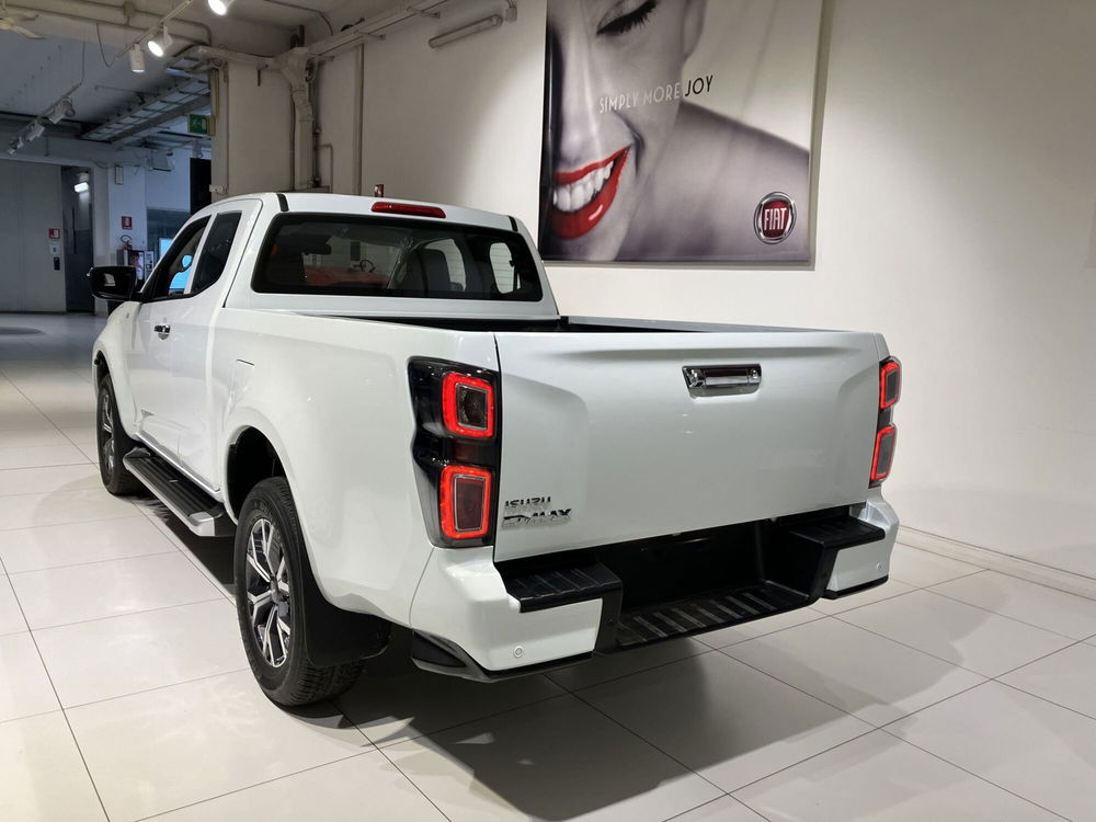 Isuzu D-Max Pick-up nuova a Parma (4)