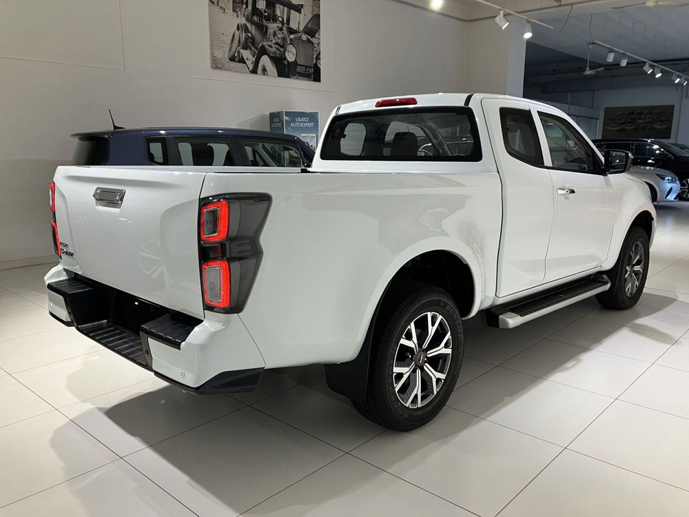 Isuzu D-Max Pick-up nuova a Parma (5)