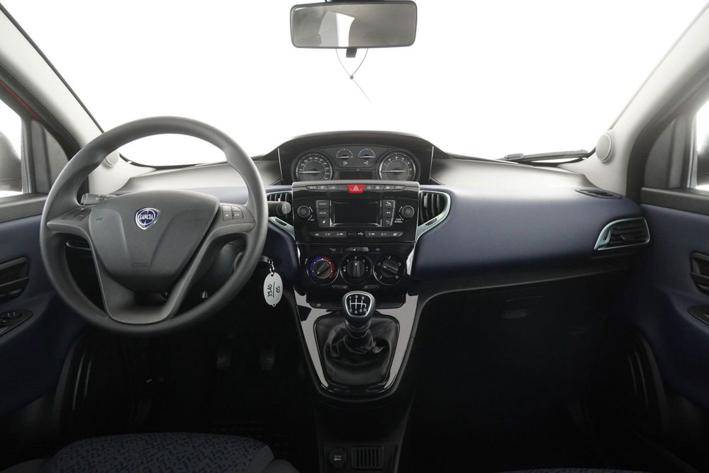 Lancia Ypsilon nuova a Lucca (6)