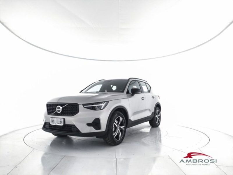 Volvo XC40 B3 automatico Plus Dark  nuova a Corciano