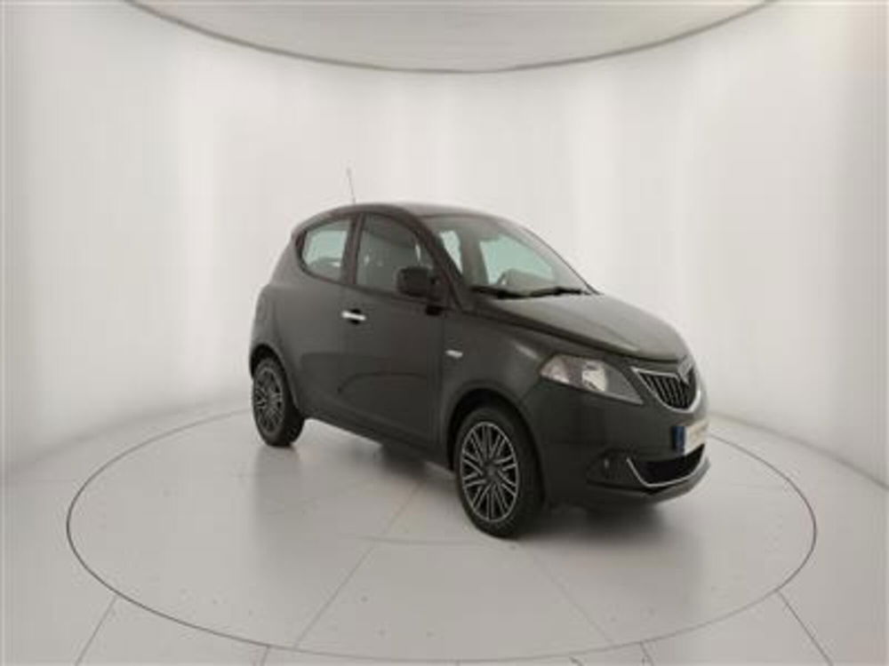 Lancia Ypsilon usata a Bari (11)