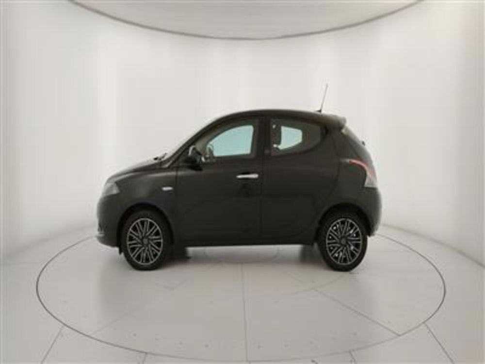 Lancia Ypsilon usata a Bari (3)